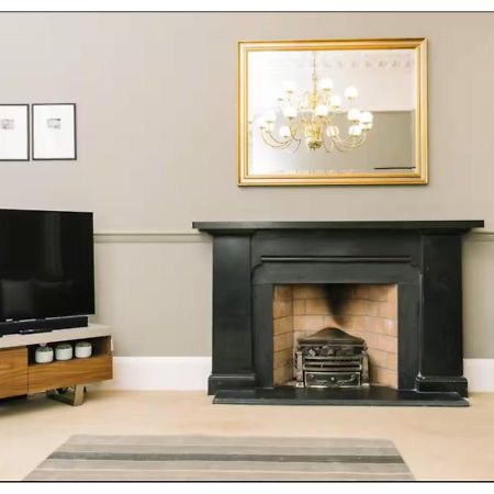 Joivy Palmerston Place Residence - Luxury City Centre Apt With Private Parking Edinburgh Exterior photo